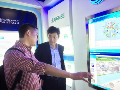 東湖高新區(qū)新聯(lián)會(huì)會(huì)長晏鳴率隊(duì)考察珞珈德毅科技，共話信息系統(tǒng)集成服務(wù)新篇章